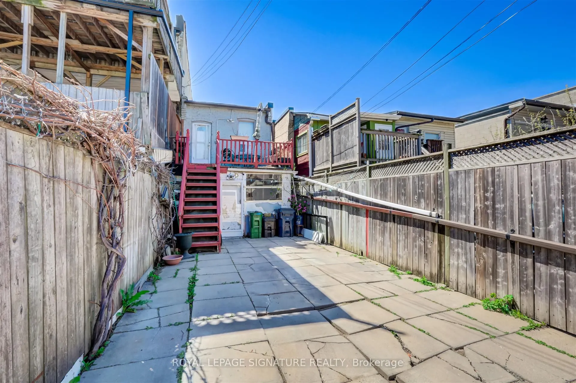 3142 Dundas Street W
