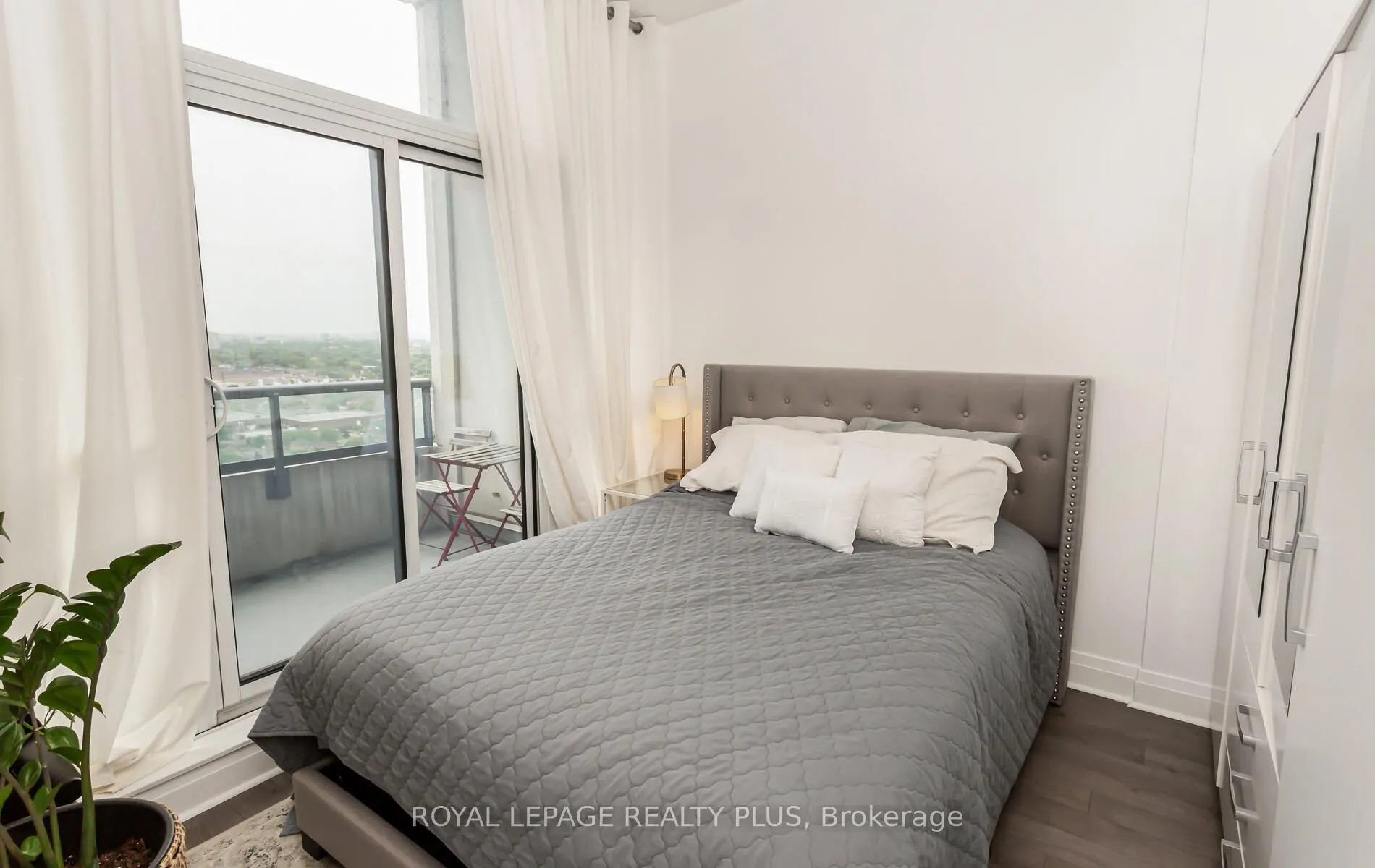 17 Zorra Street, #PH01