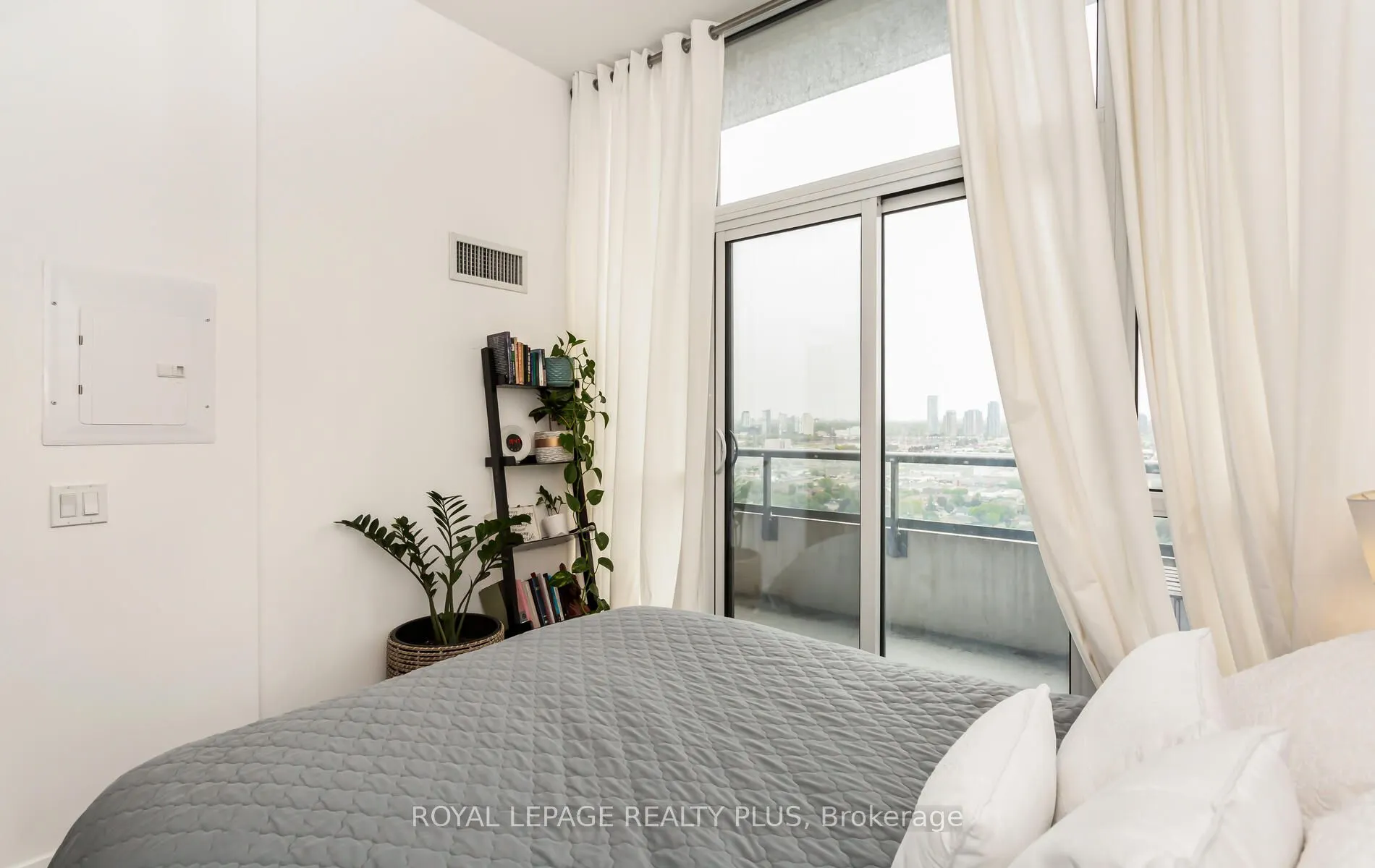 17 Zorra Street, #PH01