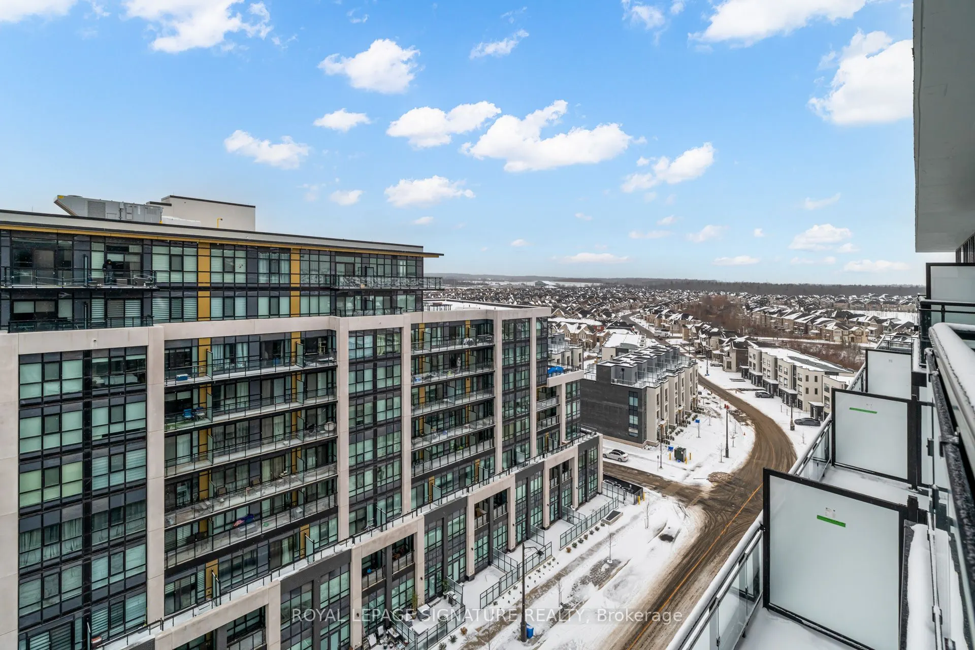 395 Dundas Street W, #PH20