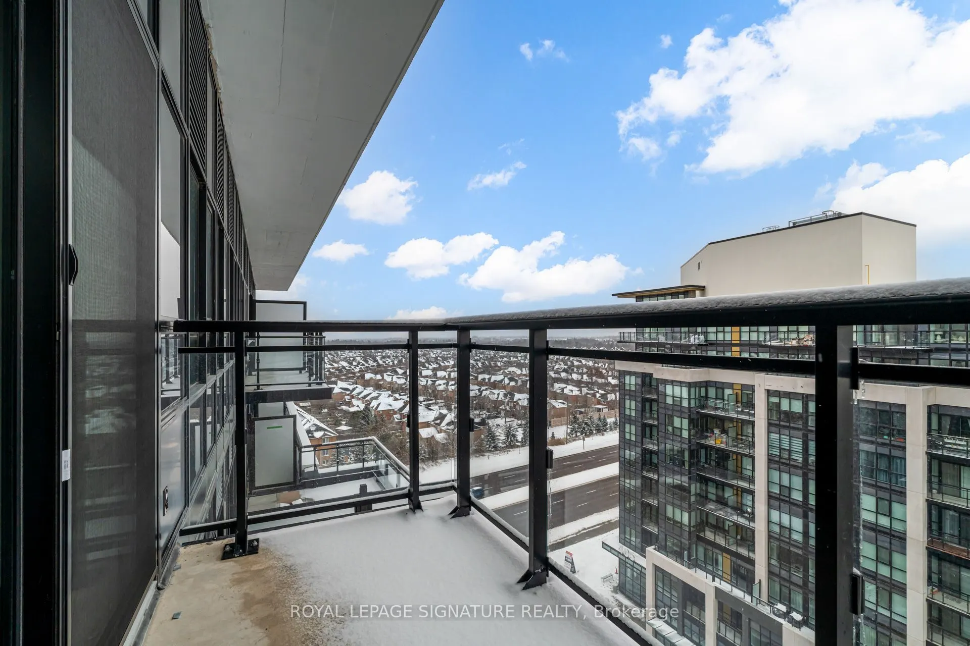 395 Dundas Street W, #PH20
