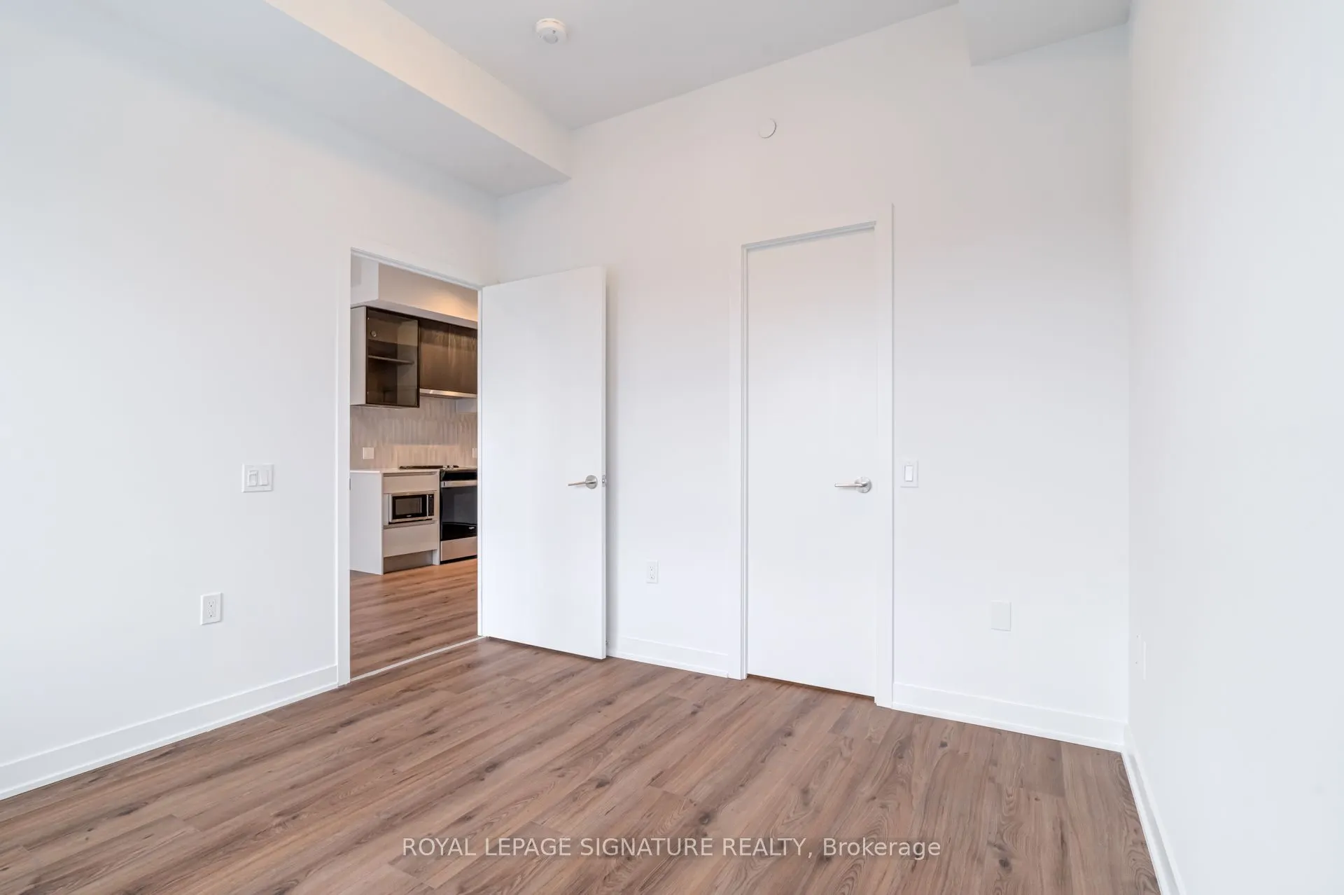 395 Dundas Street W, #PH20