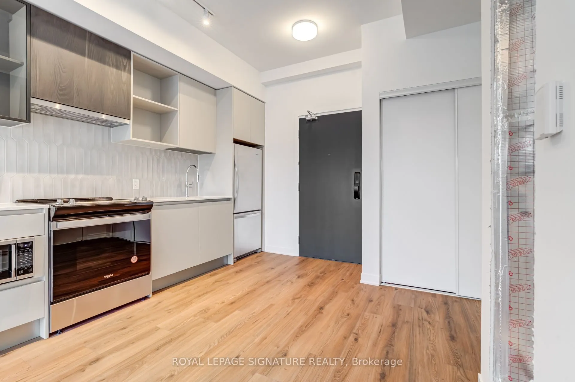 395 Dundas Street W, #PH20