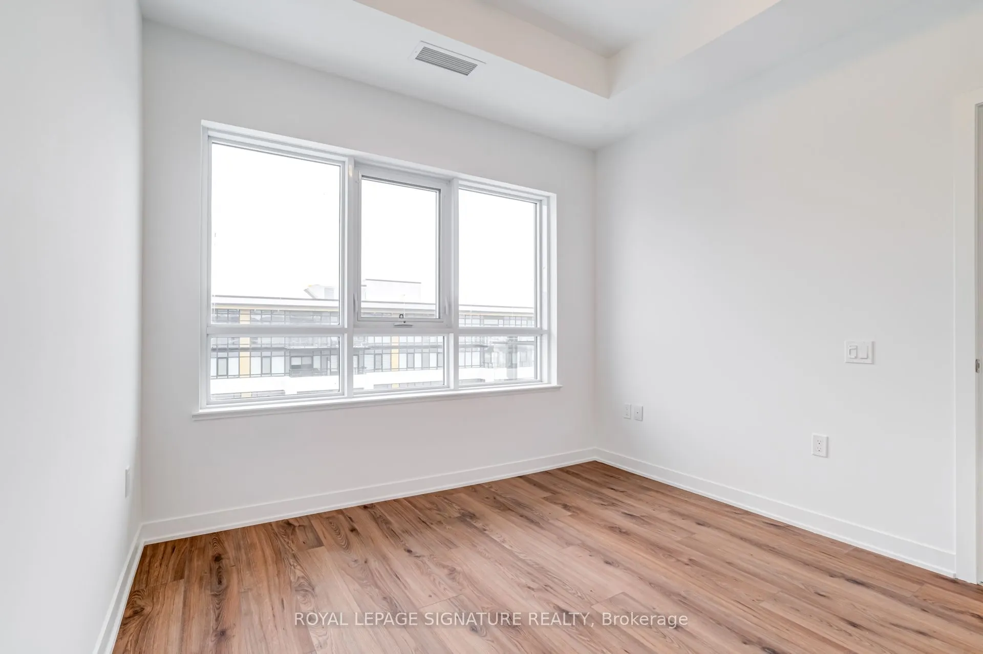 395 Dundas Street W, #PH20