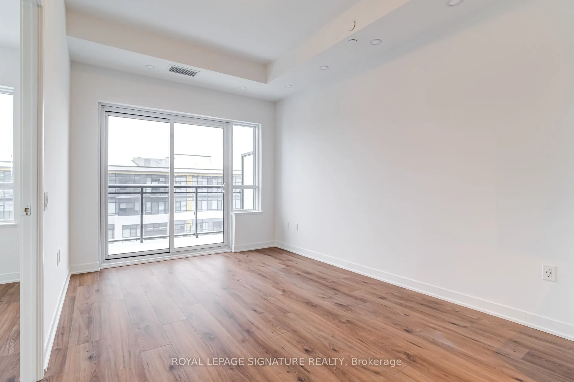 395 Dundas Street W, #PH20