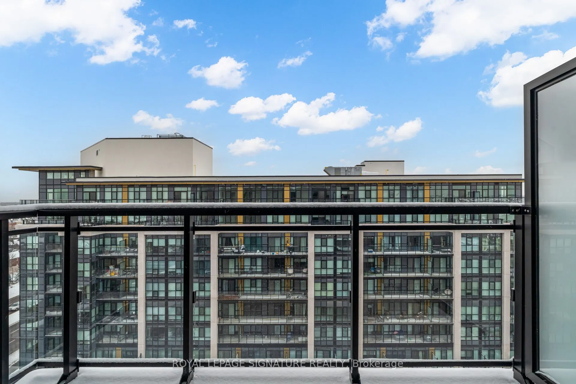 395 Dundas Street W, #PH20