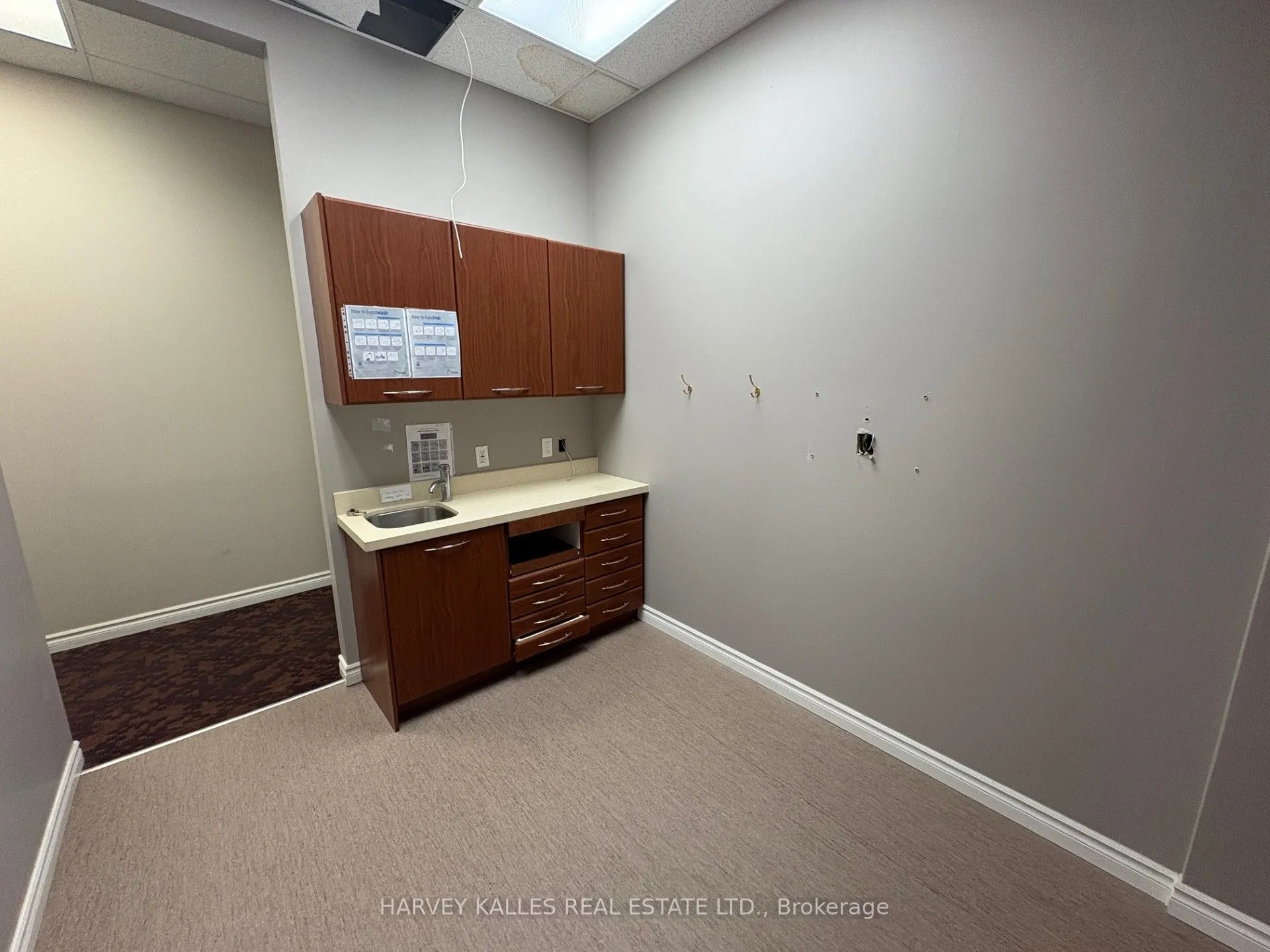 1476 Queen Street W