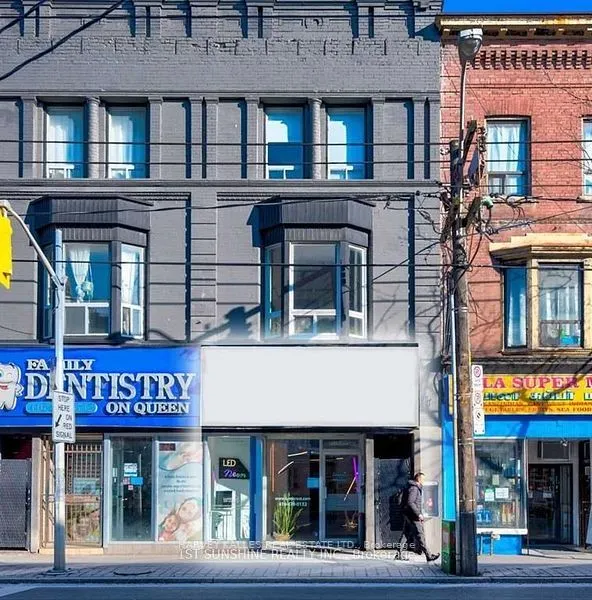 1476 Queen Street W