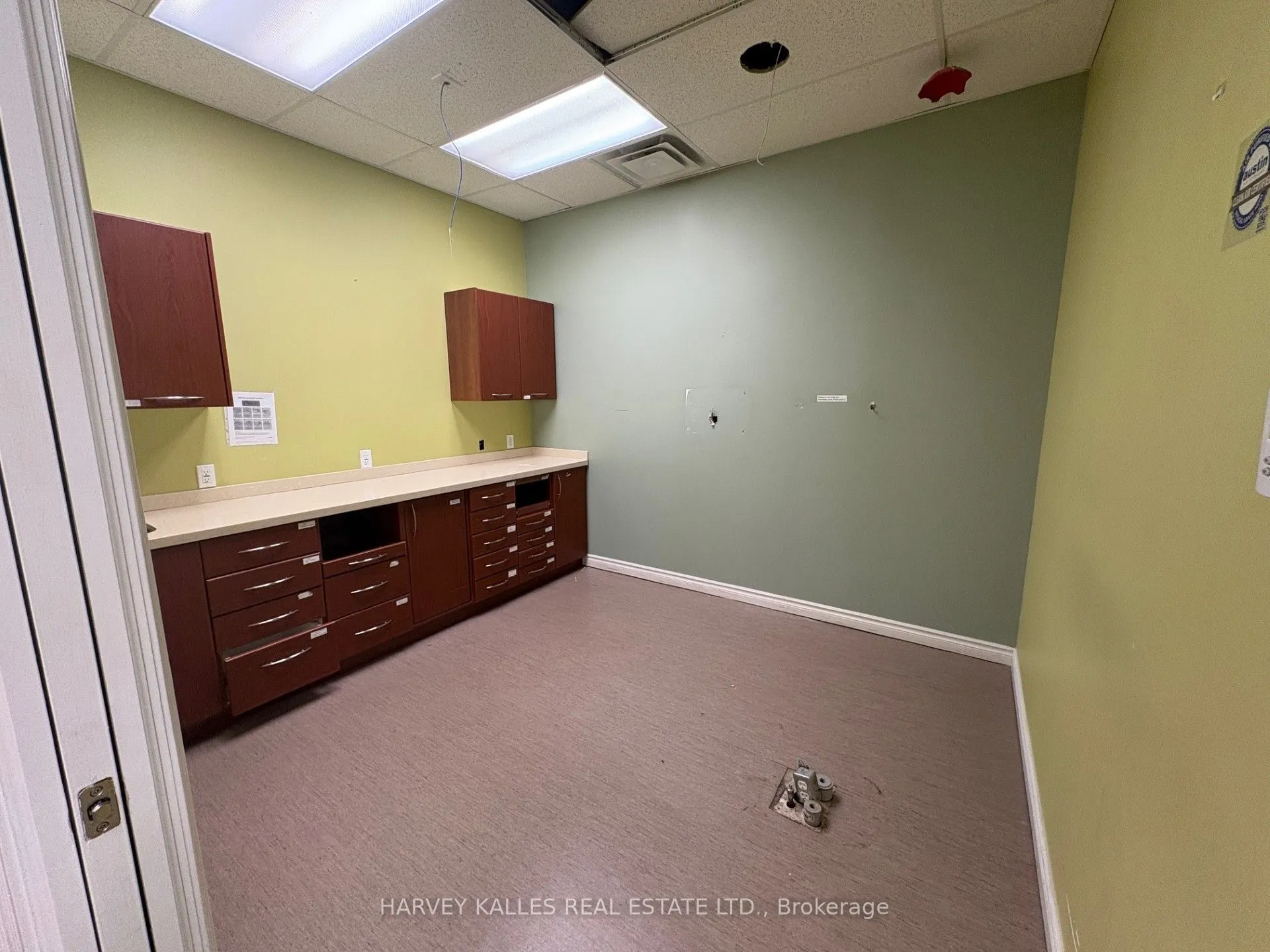 1476 Queen Street W