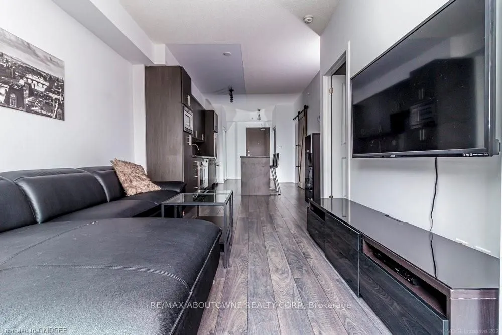 1284 Guelph Line, #211