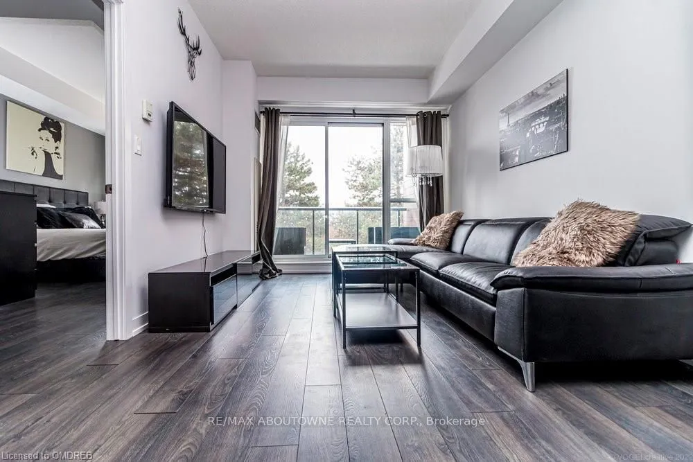 1284 Guelph Line, #211