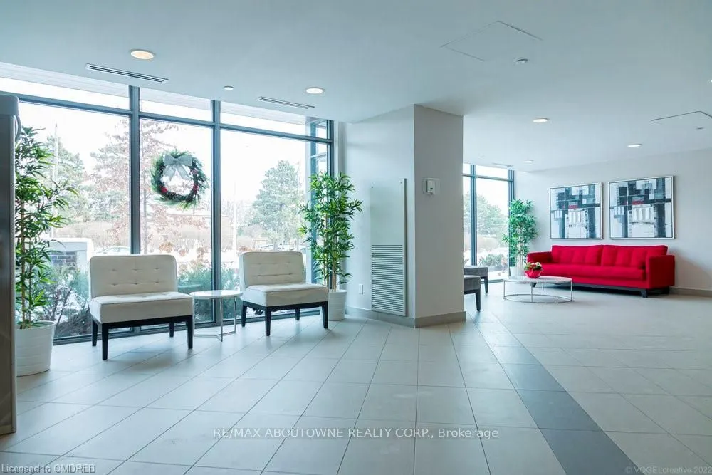 1284 Guelph Line, #211