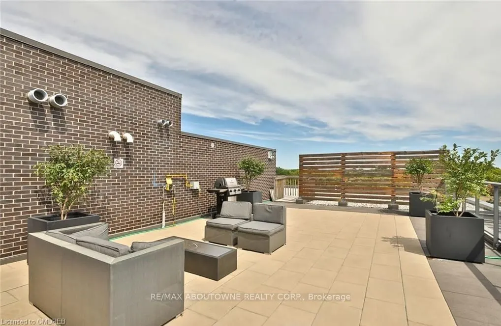 1284 Guelph Line, #211