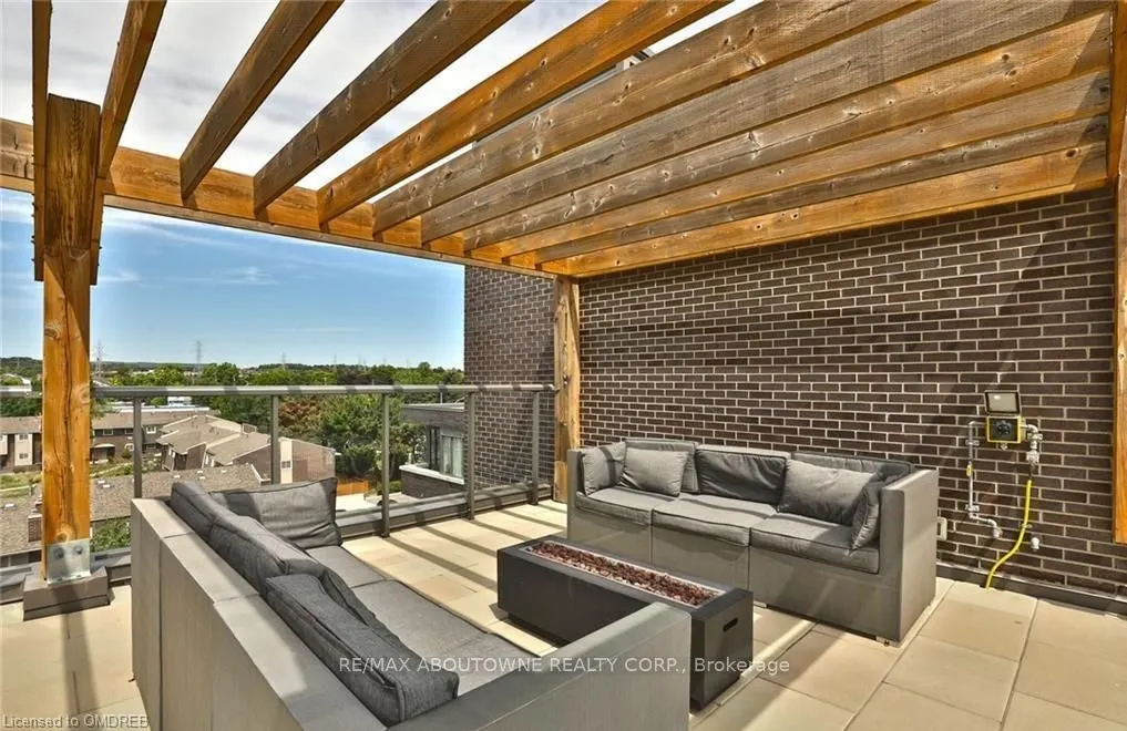 1284 Guelph Line, #211
