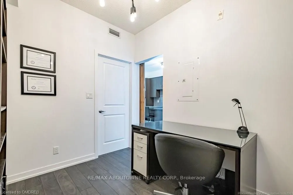 1284 Guelph Line, #211