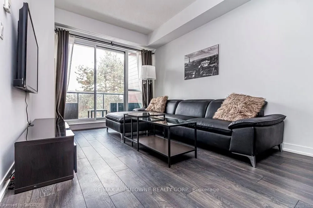 1284 Guelph Line, #211