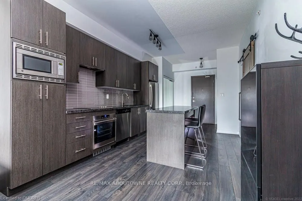 1284 Guelph Line, #211