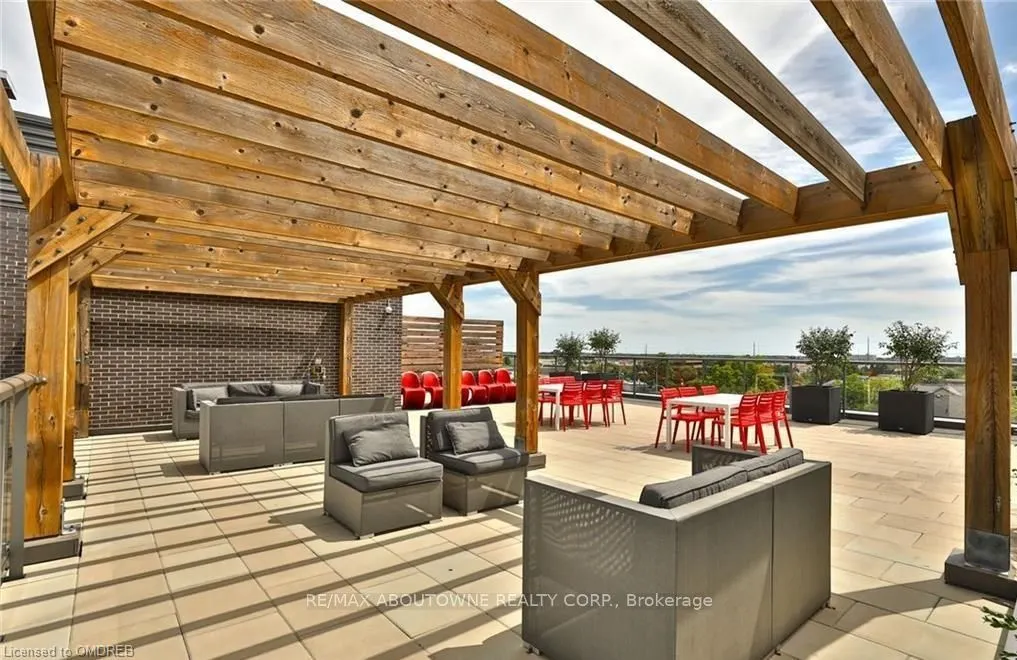 1284 Guelph Line, #211