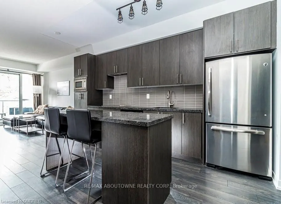 1284 Guelph Line, #211