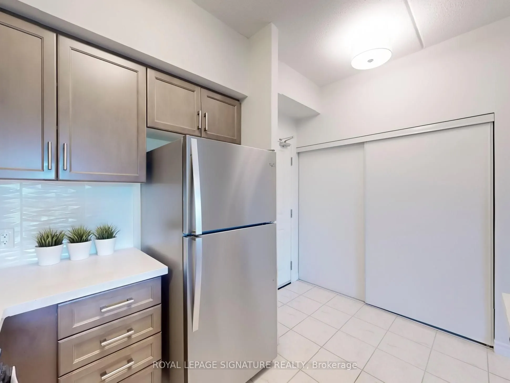 630 Sauve Street, #215