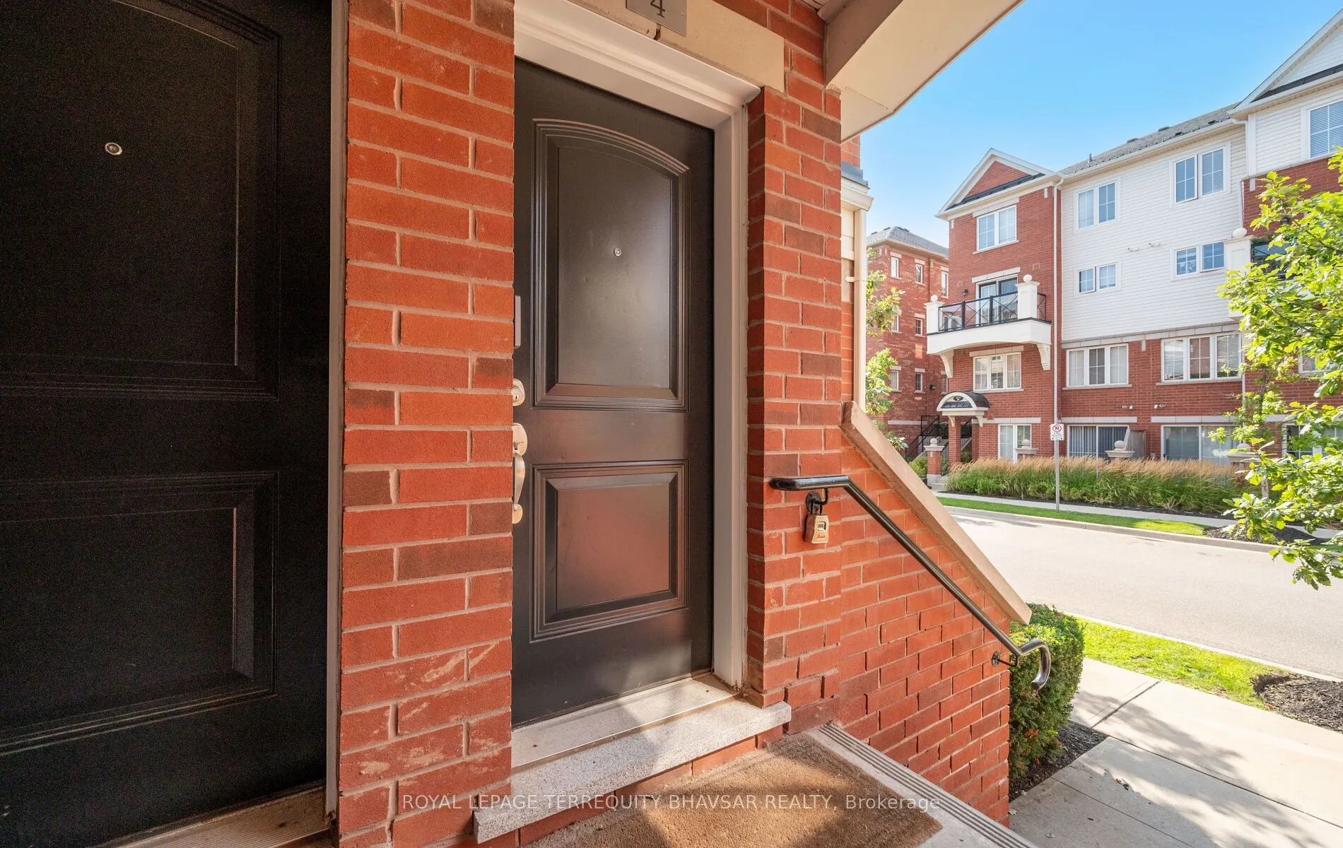 2460 Post Road, #4