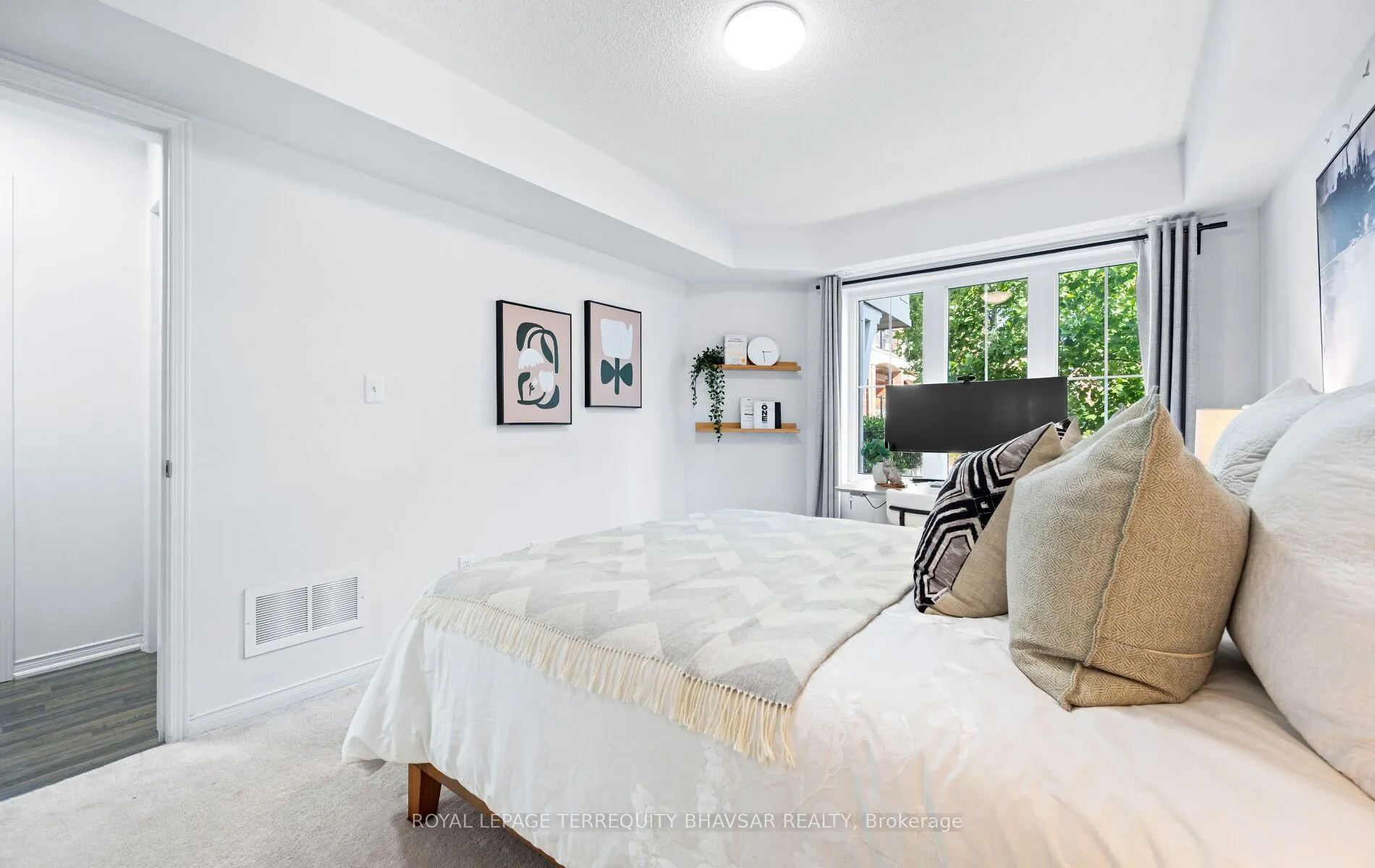 2460 Post Road, #4