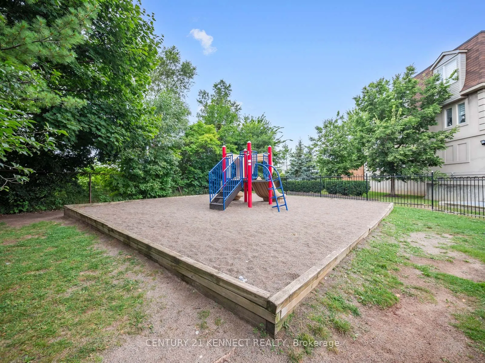 65 George Appleton Way, #2075
