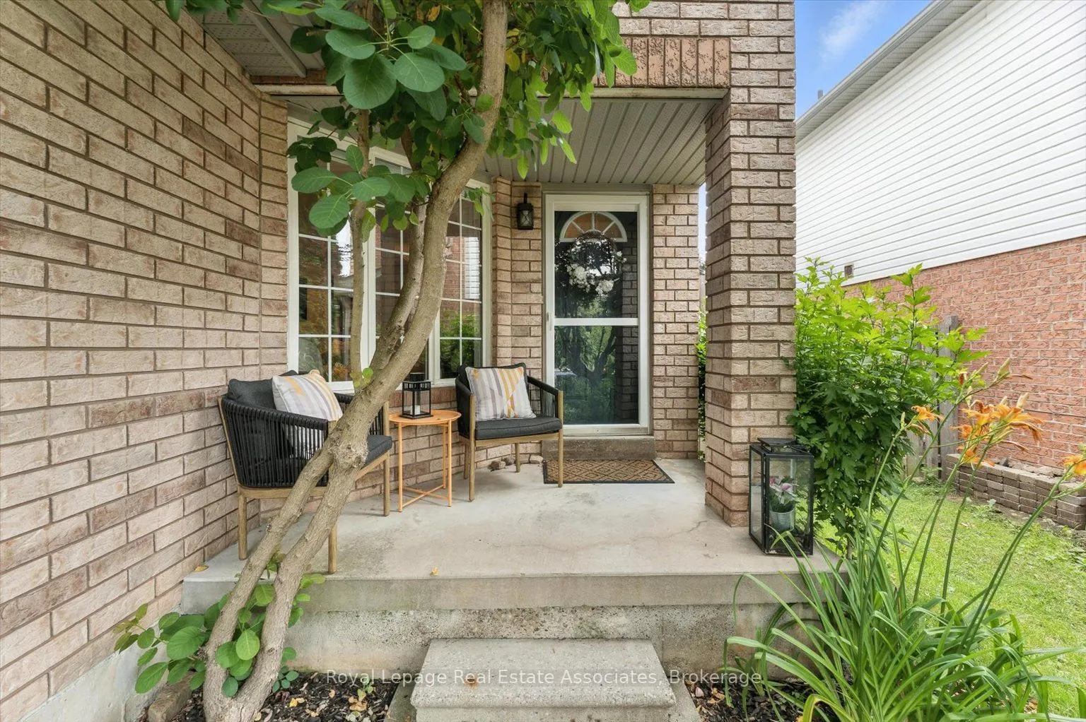 151 Mowat Crescent