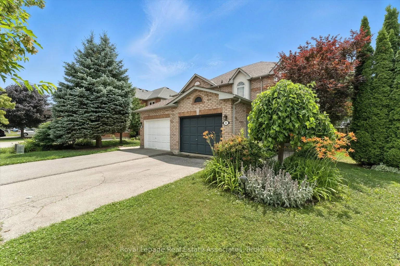 151 Mowat Crescent
