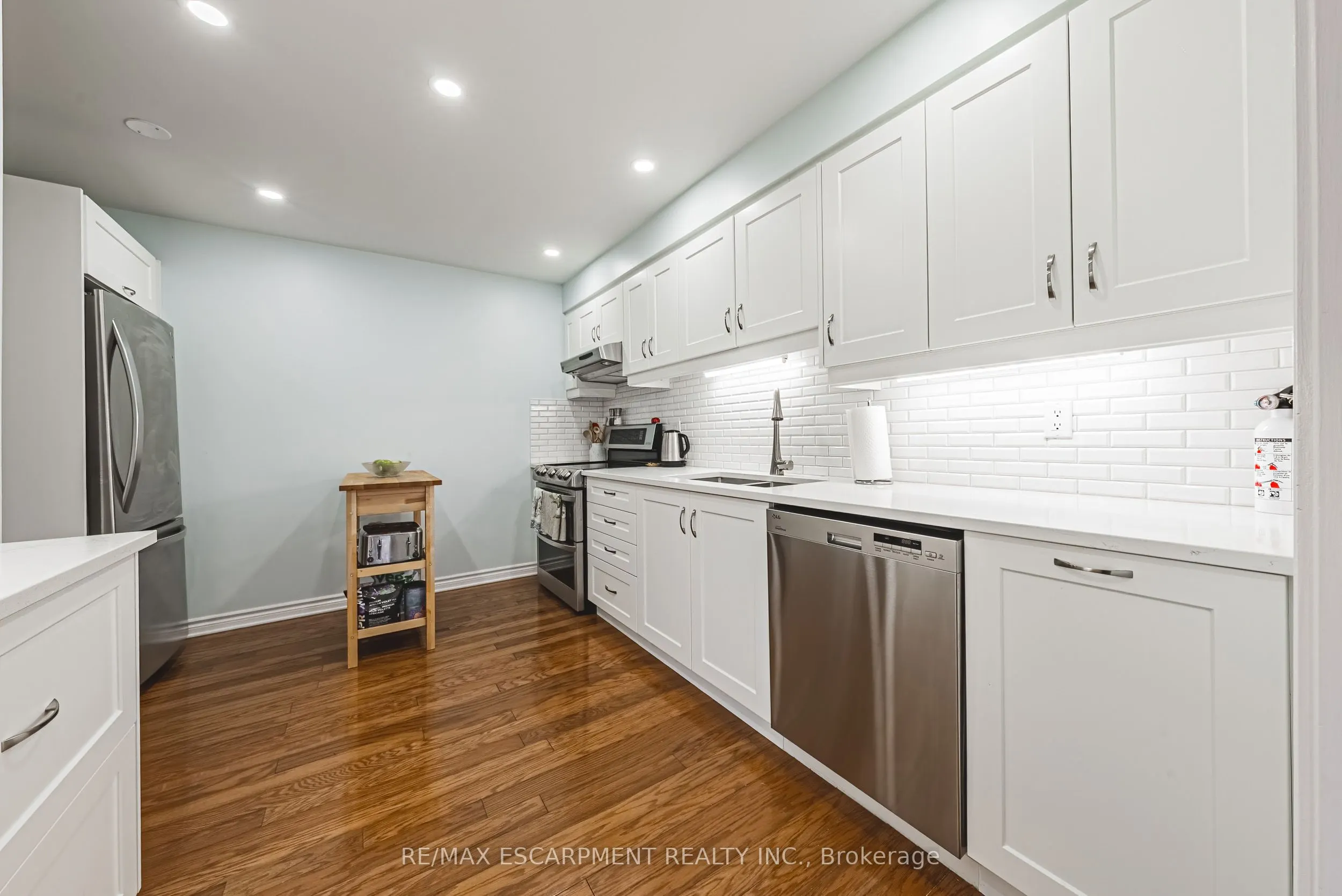 3050 Pinemeadow Drive, #6