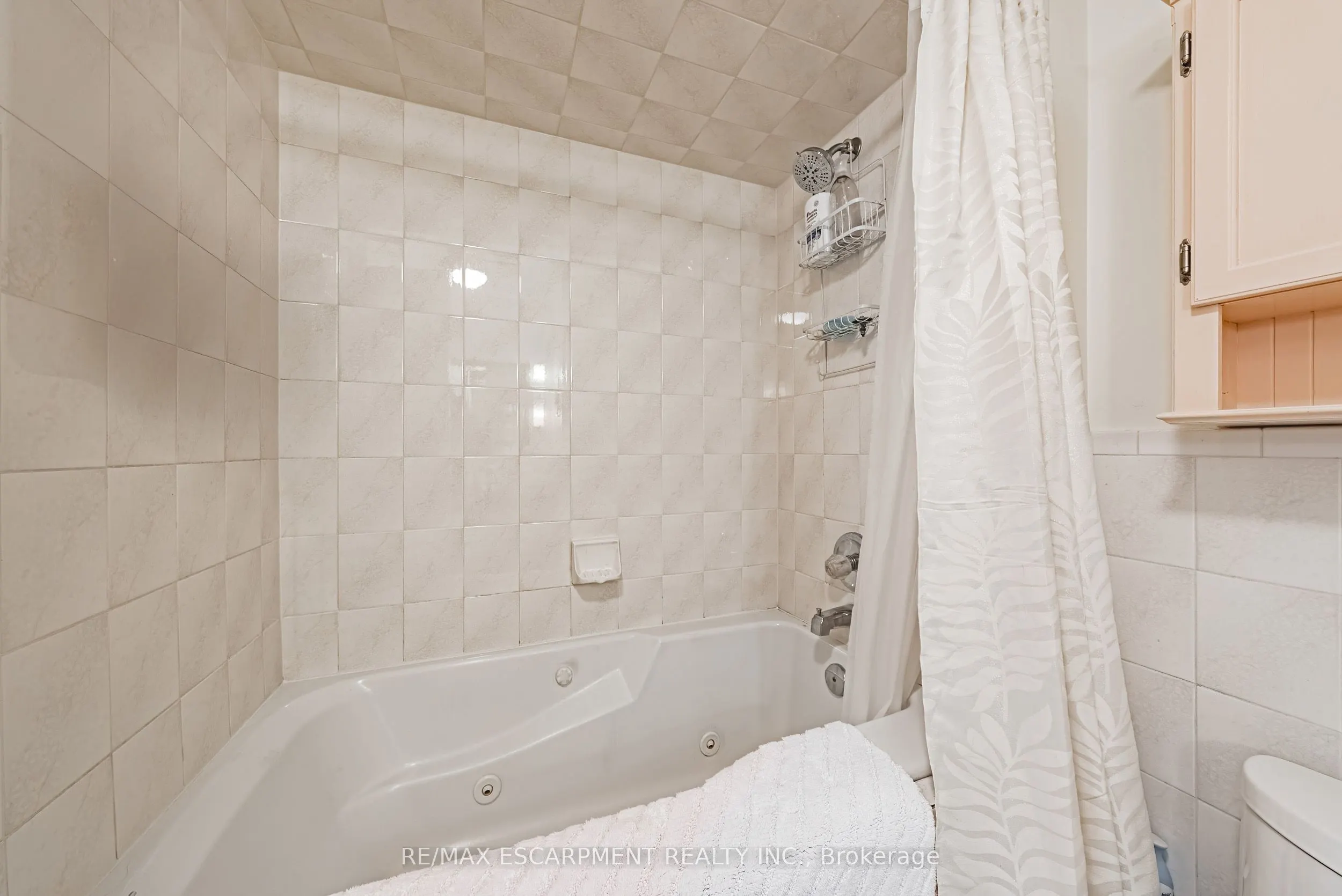 3050 Pinemeadow Drive, #6
