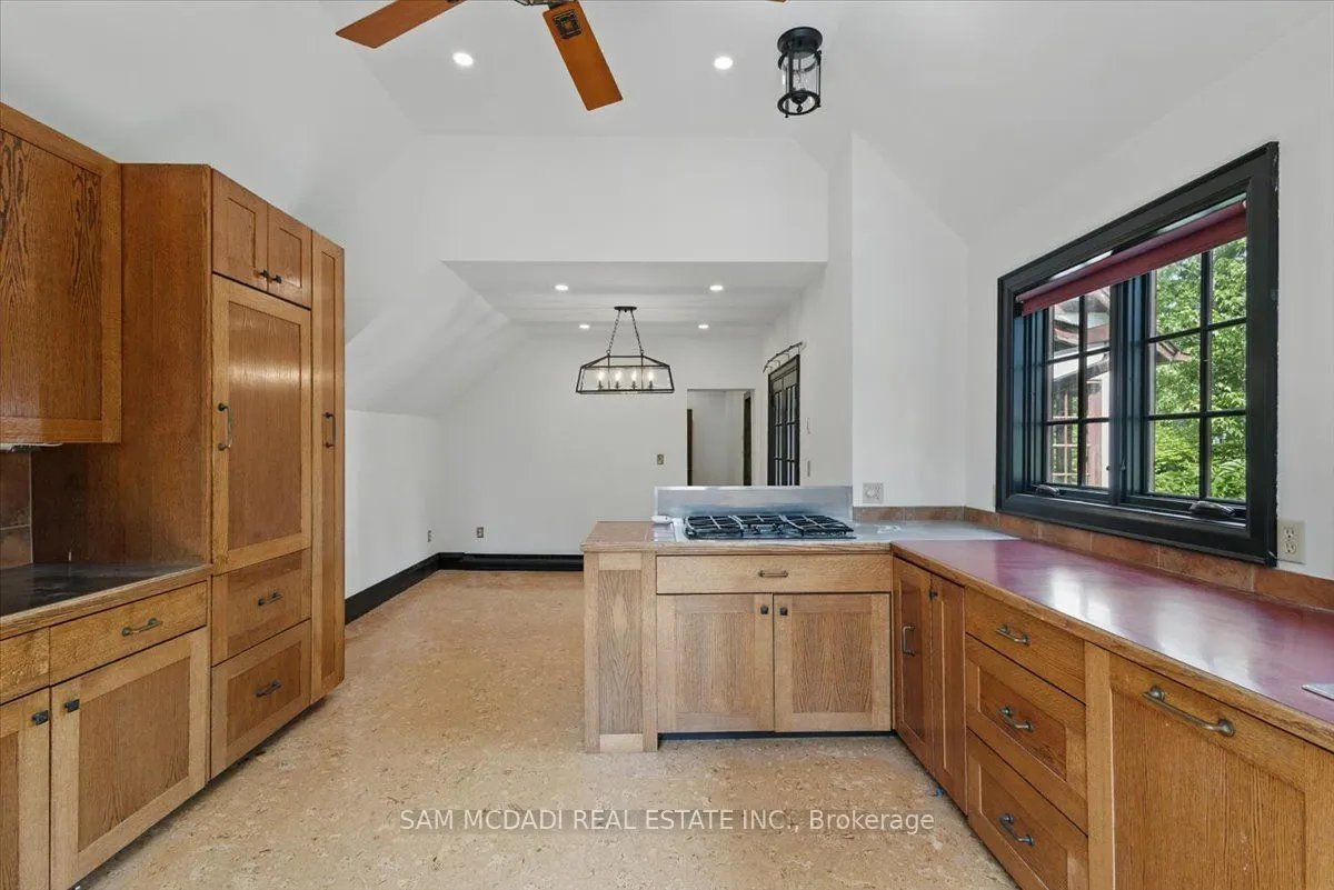 62 Maple Avenue S