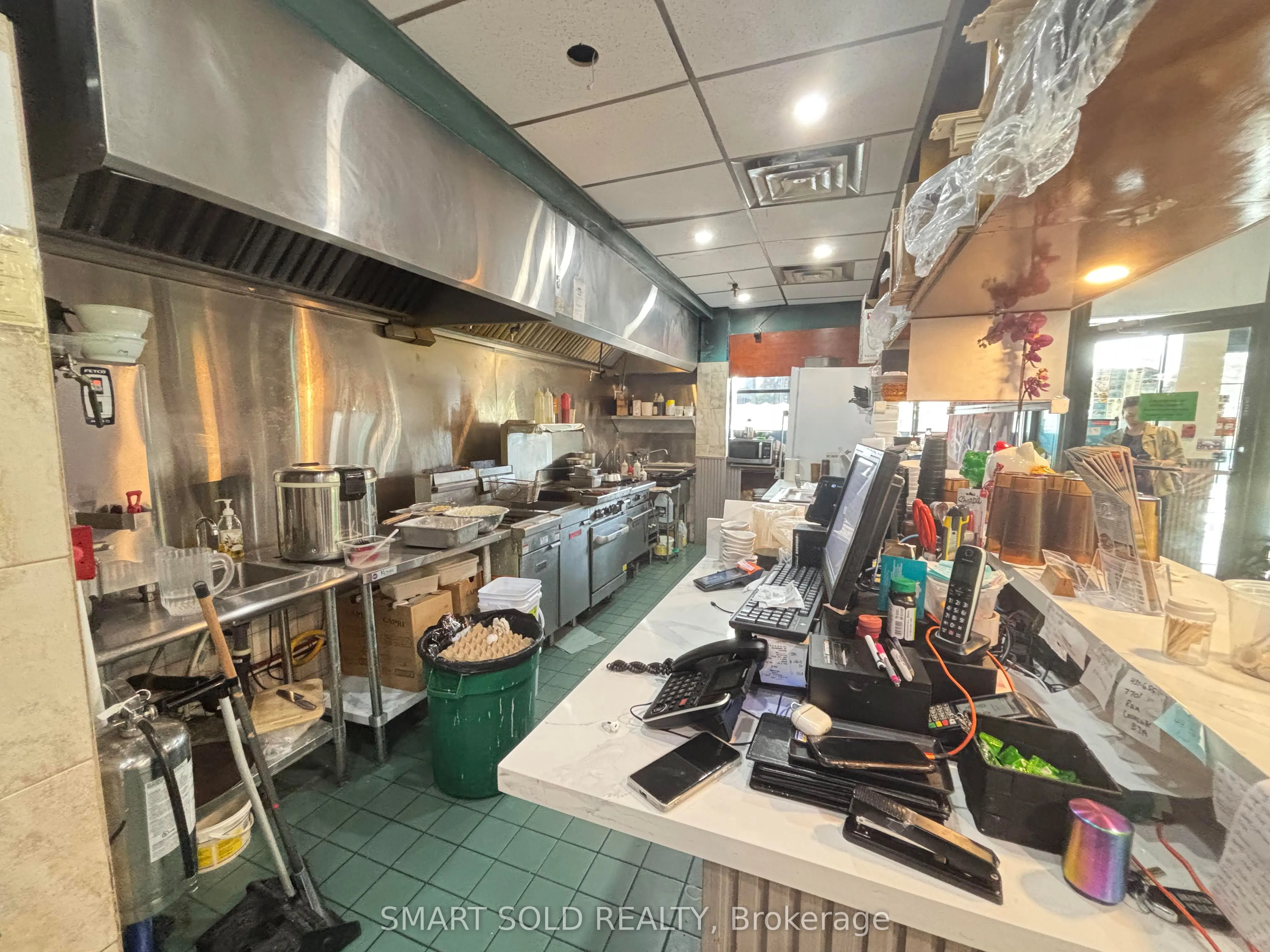 60 Dundas Street E, #1