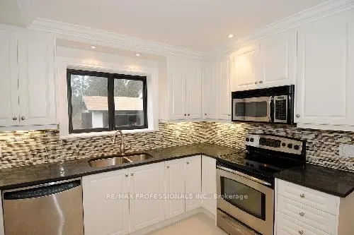 389 Burnhamthorpe Road