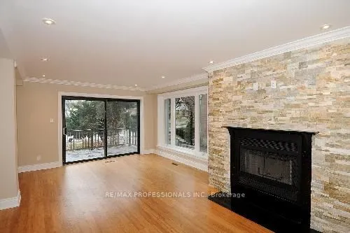 389 Burnhamthorpe Road