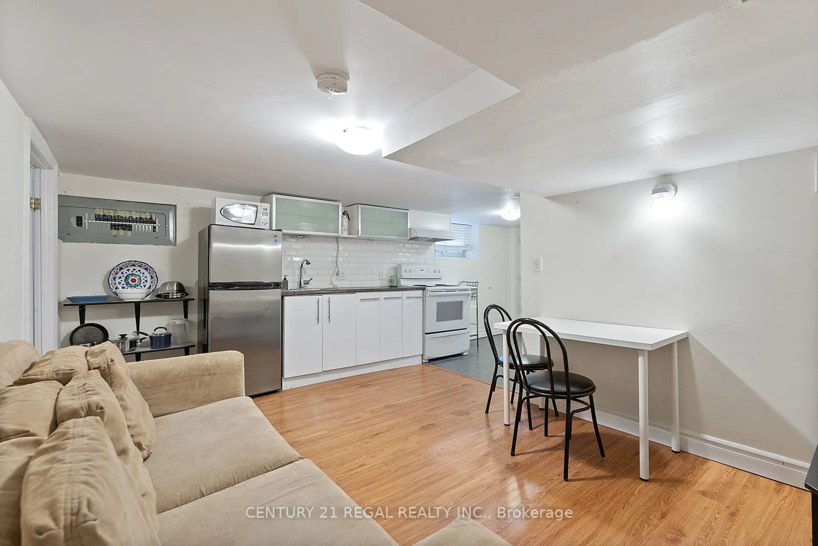 32 Chamberlain Avenue