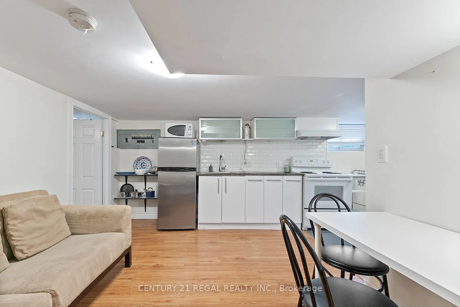 32 Chamberlain Avenue
