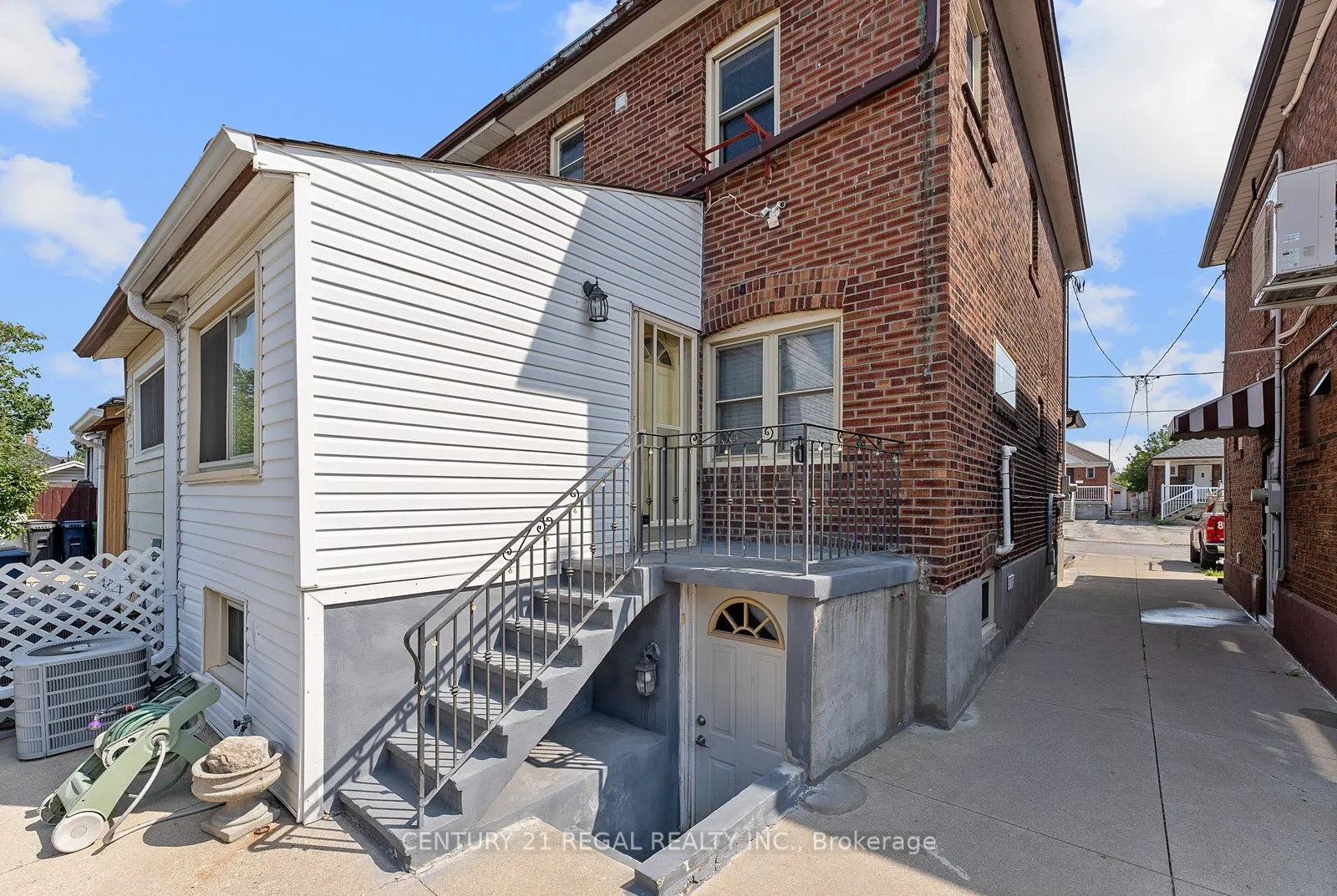 32 Chamberlain Avenue