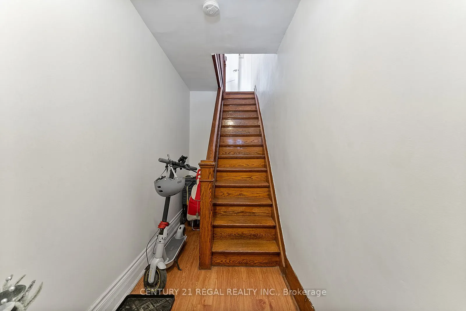 32 Chamberlain Avenue