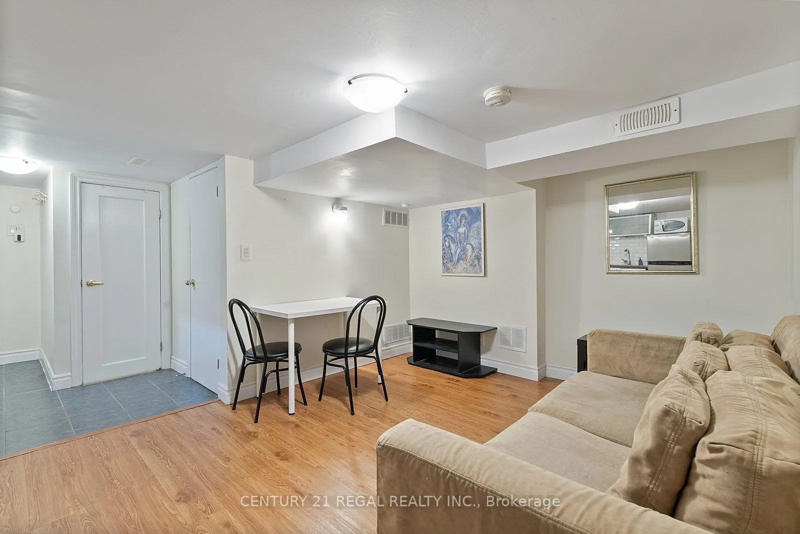 32 Chamberlain Avenue