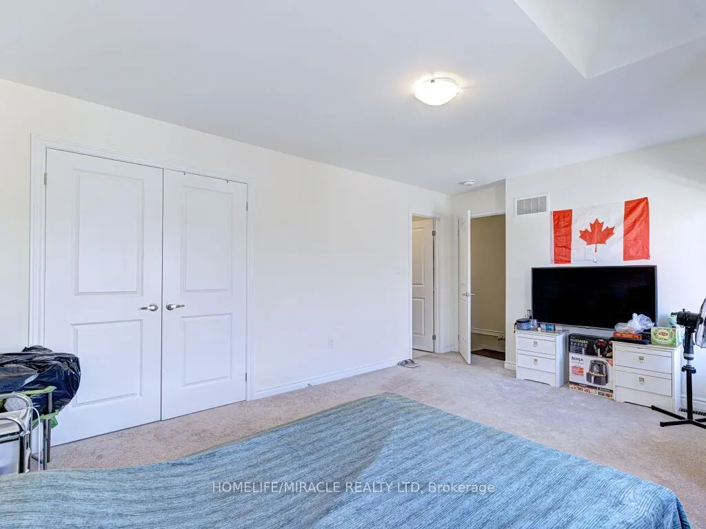 8 Jenwood Crescent