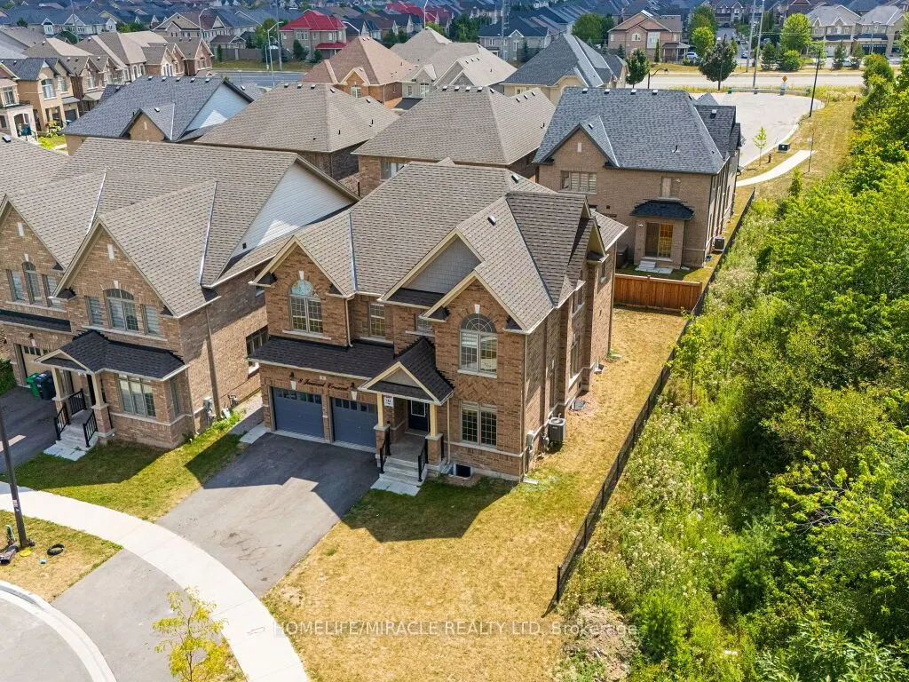 8 Jenwood Crescent
