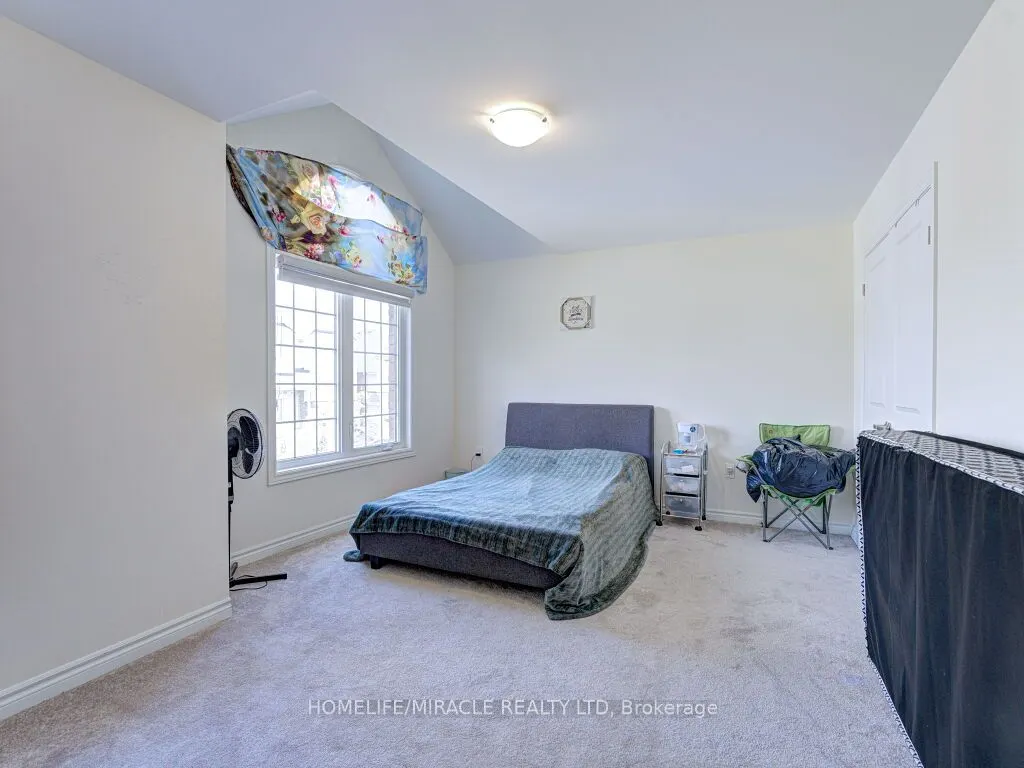 8 Jenwood Crescent