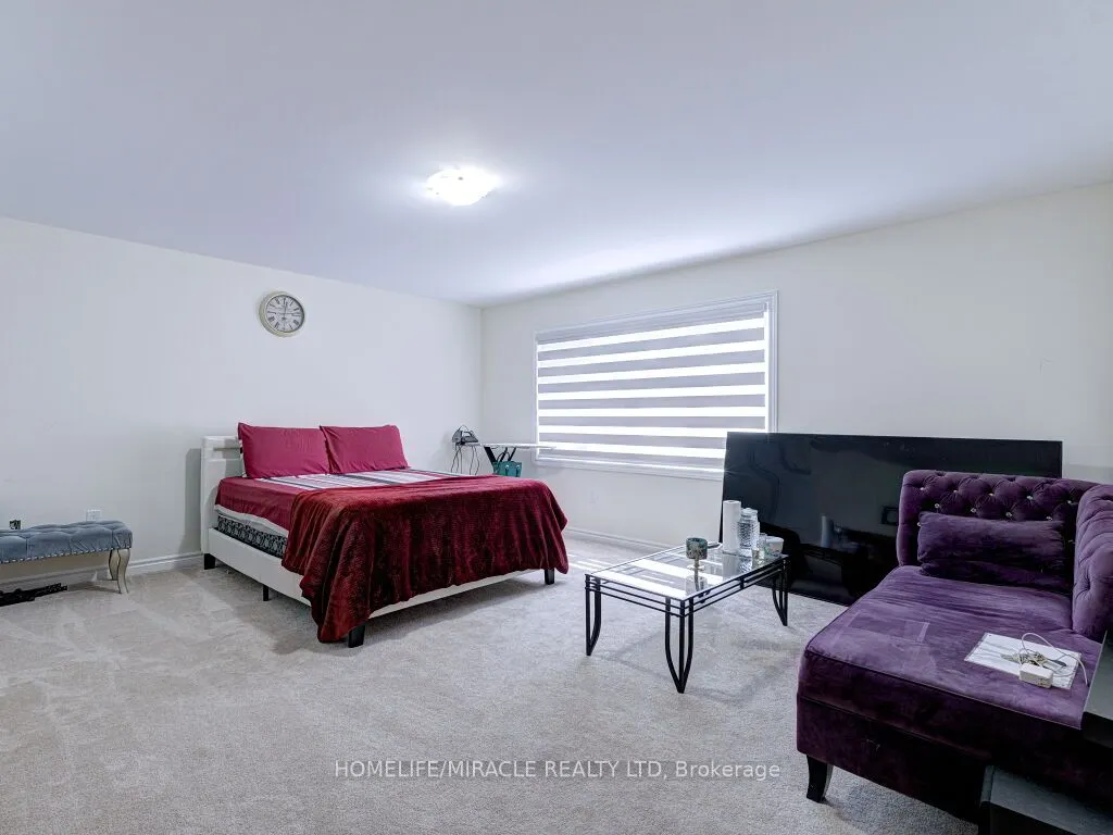 8 Jenwood Crescent