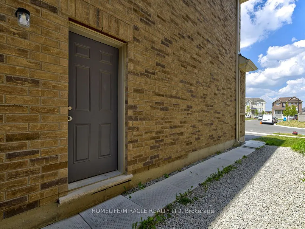 8 Jenwood Crescent