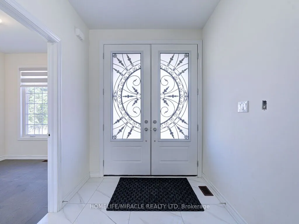 8 Jenwood Crescent