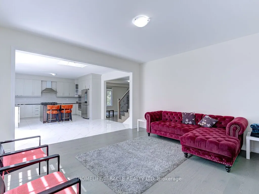 8 Jenwood Crescent