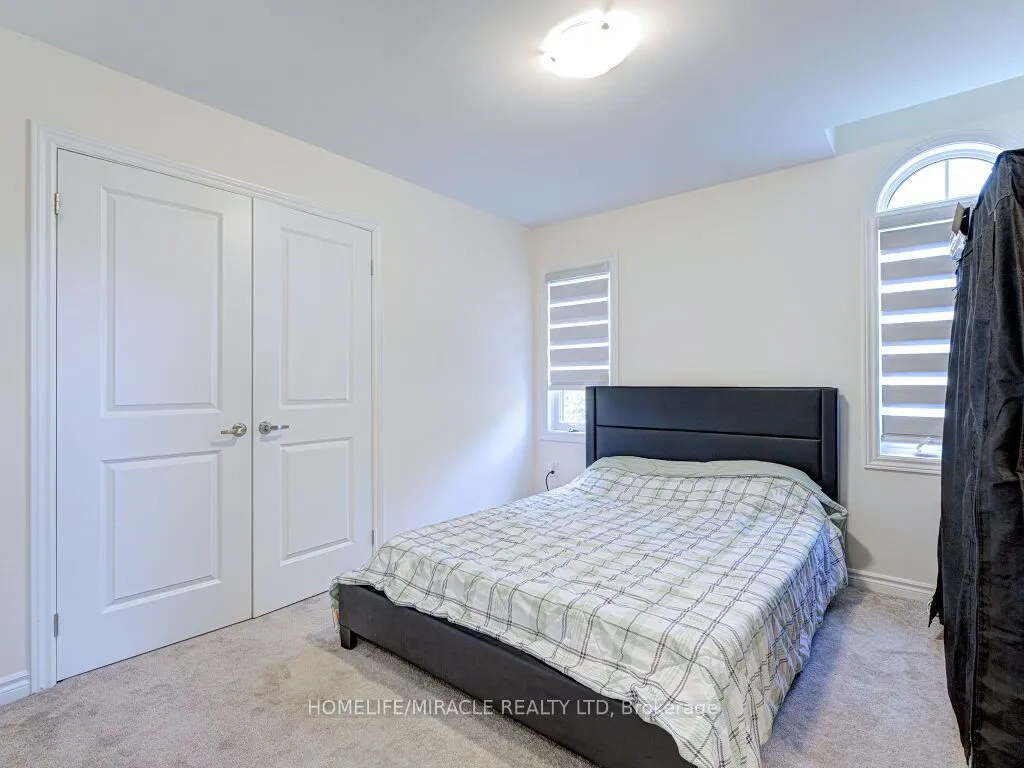 8 Jenwood Crescent