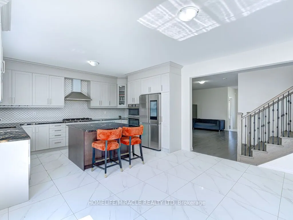 8 Jenwood Crescent