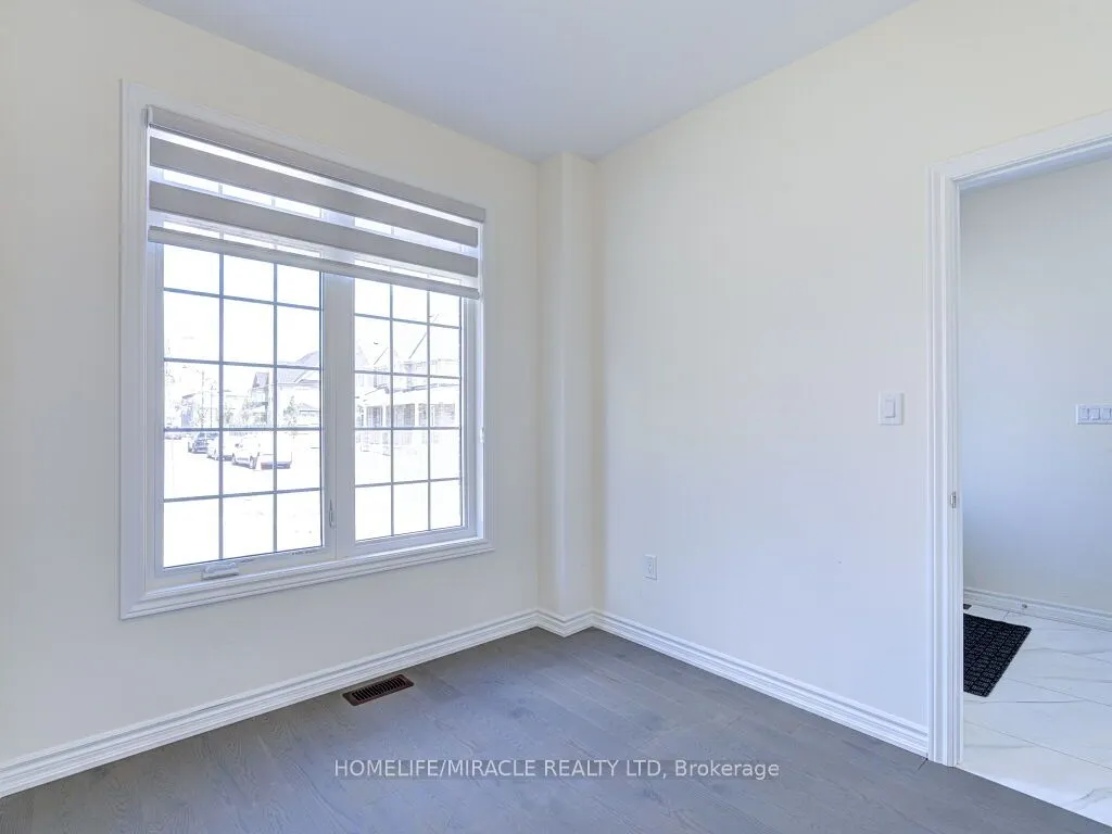 8 Jenwood Crescent